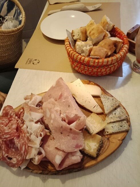 Jamón serrano y embutido