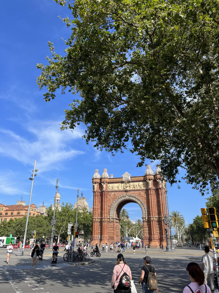 language assistant barcelona: Arc de Triomf 